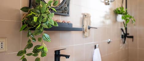 Apartment, 1 Bedroom, Balcony, Ocean View | Bathroom