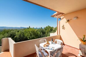 Balcony - Modern Apartment Near Badesi Beach (Badesi)