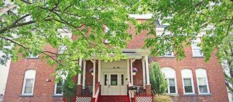 NEW! Foothills Lodge & Diner Superior Suite Sleeps 4