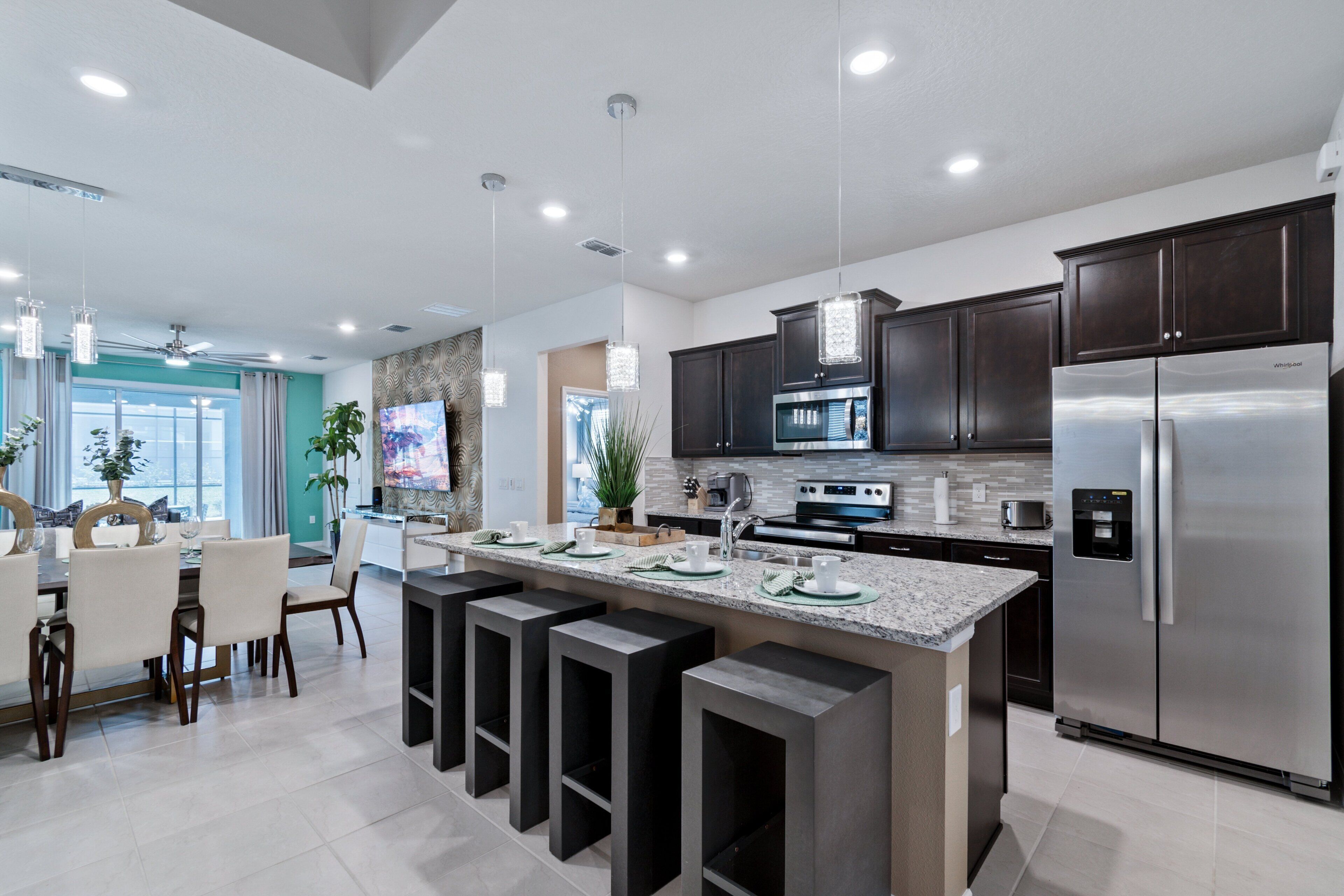 Refrigerador, microondas, horno y lavavajillas 