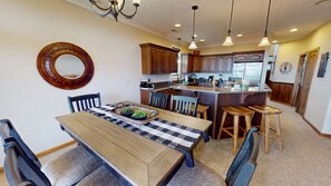 Dining - NEW! Black Bear 26 - Six Bedroom Townhome (Snowshoe)