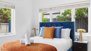 Escritorio, tabla de planchar con plancha, cuna de viaje y wifi gratis