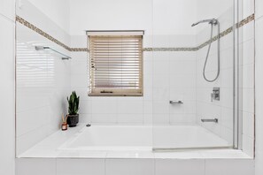 Hair dryer, towels - Charming 3BR Home: Central Carlisle (Carlisle)