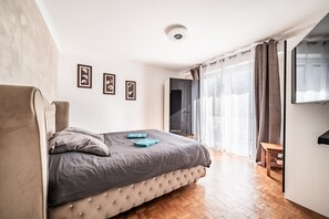 4 bedrooms, WiFi, bed sheets