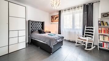 4 bedrooms, WiFi, bed sheets