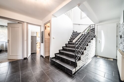 Villa « L'Oranaise » : Vue Montagne, Terrasse Privée et Wi-Fi