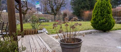 المنطقة المحيطة بالمنشأة