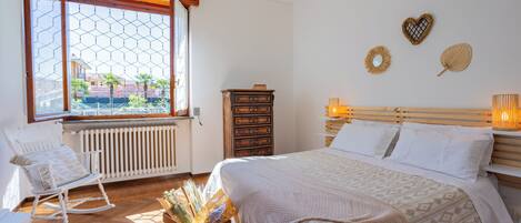 Villa Gabri 2 con patio e vista parco | MörklÀggningsgardiner, strykjÀrn/strykbrÀda och gratis wi-fi