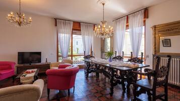 Villa Gabri 1 con terrazza e vista parco | Businesscenter im Zimmer