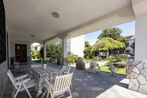 Villa Gabri 2 con patio e vista parco | Βεράντα/αίθριο