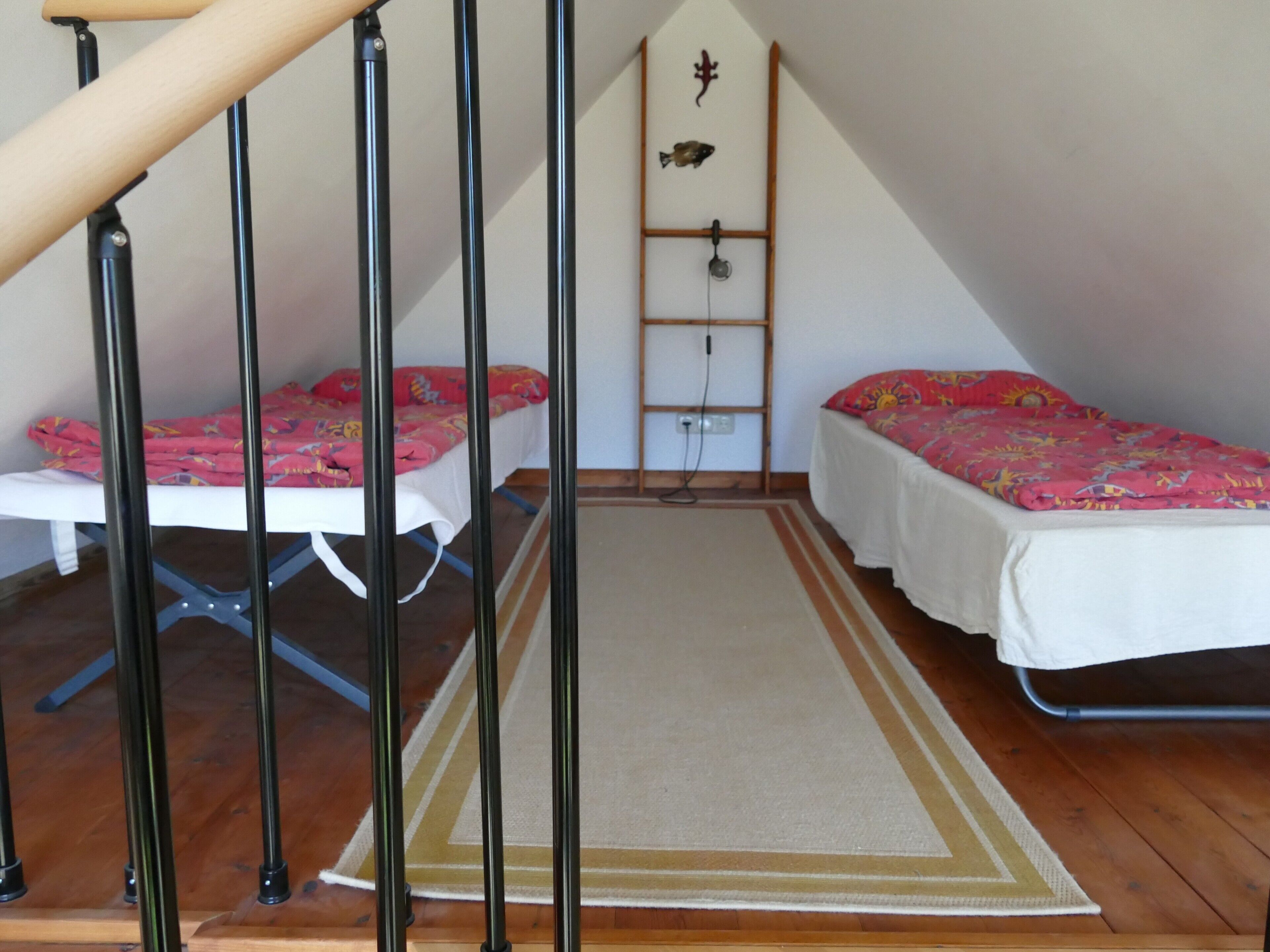 Tabla de planchar con plancha, wifi y ropa de cama 