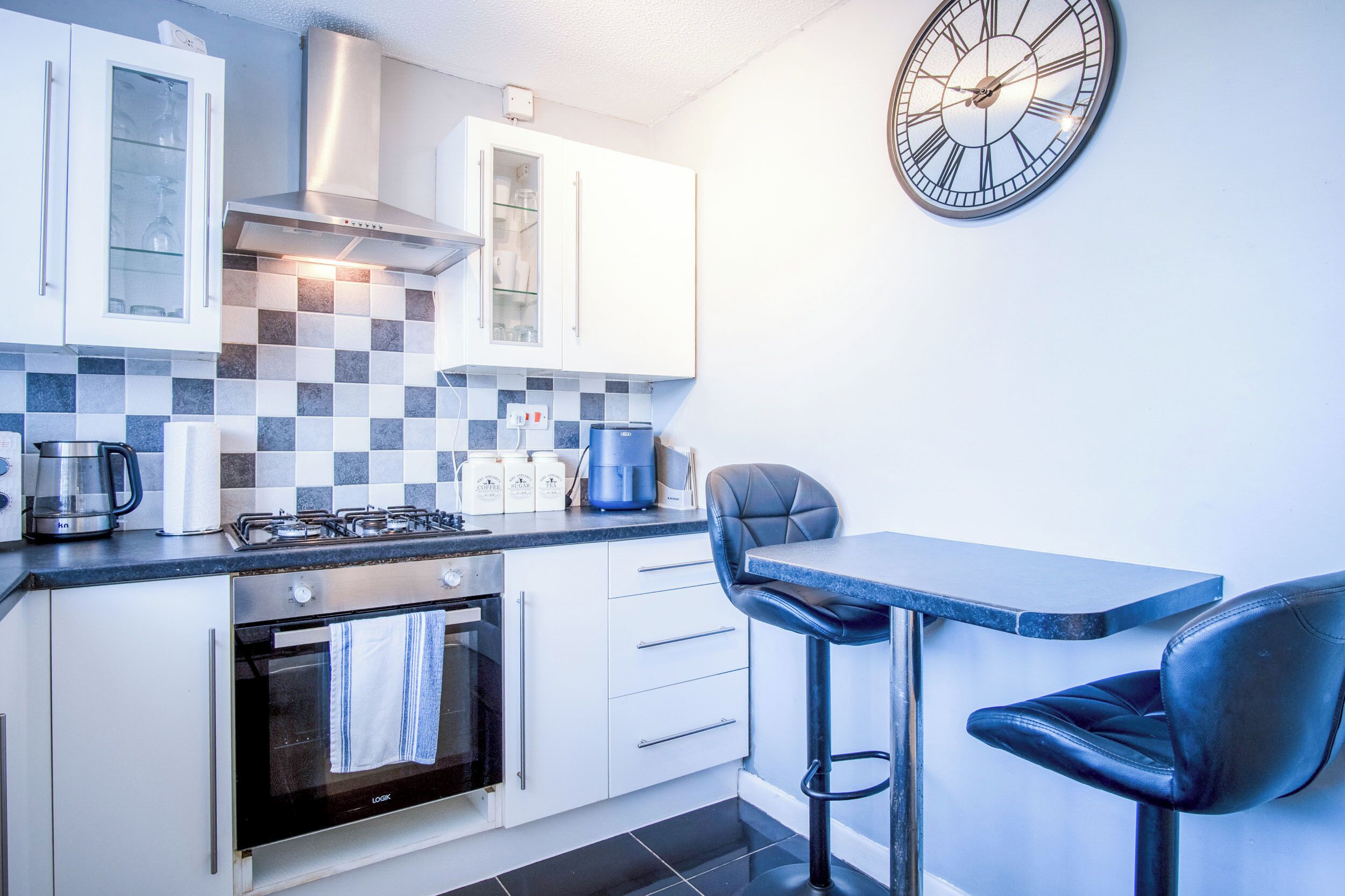 Casa (2 Bedrooms) | Cocina privada | Microondas y horno