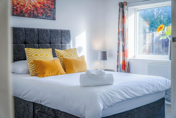 2 bedrooms, iron/ironing board, bed sheets - Gellionen - 2 Bedroom House - Clydach (Swansea)