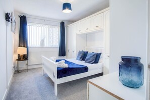 House (3 Bedrooms) | 3 bedrooms, iron/ironing board, bed sheets - Tyle Teg - 3 Bedroom Holiday Home - Clydach (Swansea)