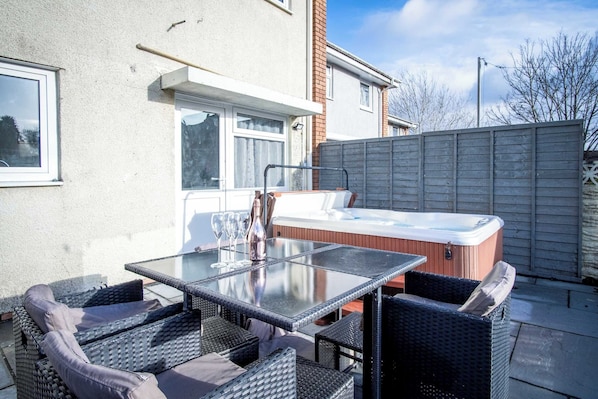 House (3 Bedrooms) | Terrace/patio - Tyle Teg - 3 Bedroom Holiday Home - Clydach (Swansea)