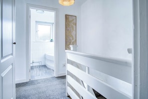 Hallway - Tyle Teg - 3 Bedroom Holiday Home - Clydach (Swansea)