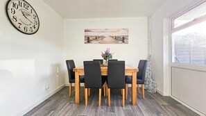 Floor plan - Tyle Teg - 3 Bedroom Holiday Home - Clydach (Swansea)