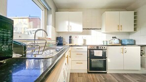 Floor plan - Tyle Teg - 3 Bedroom Holiday Home - Clydach (Swansea)