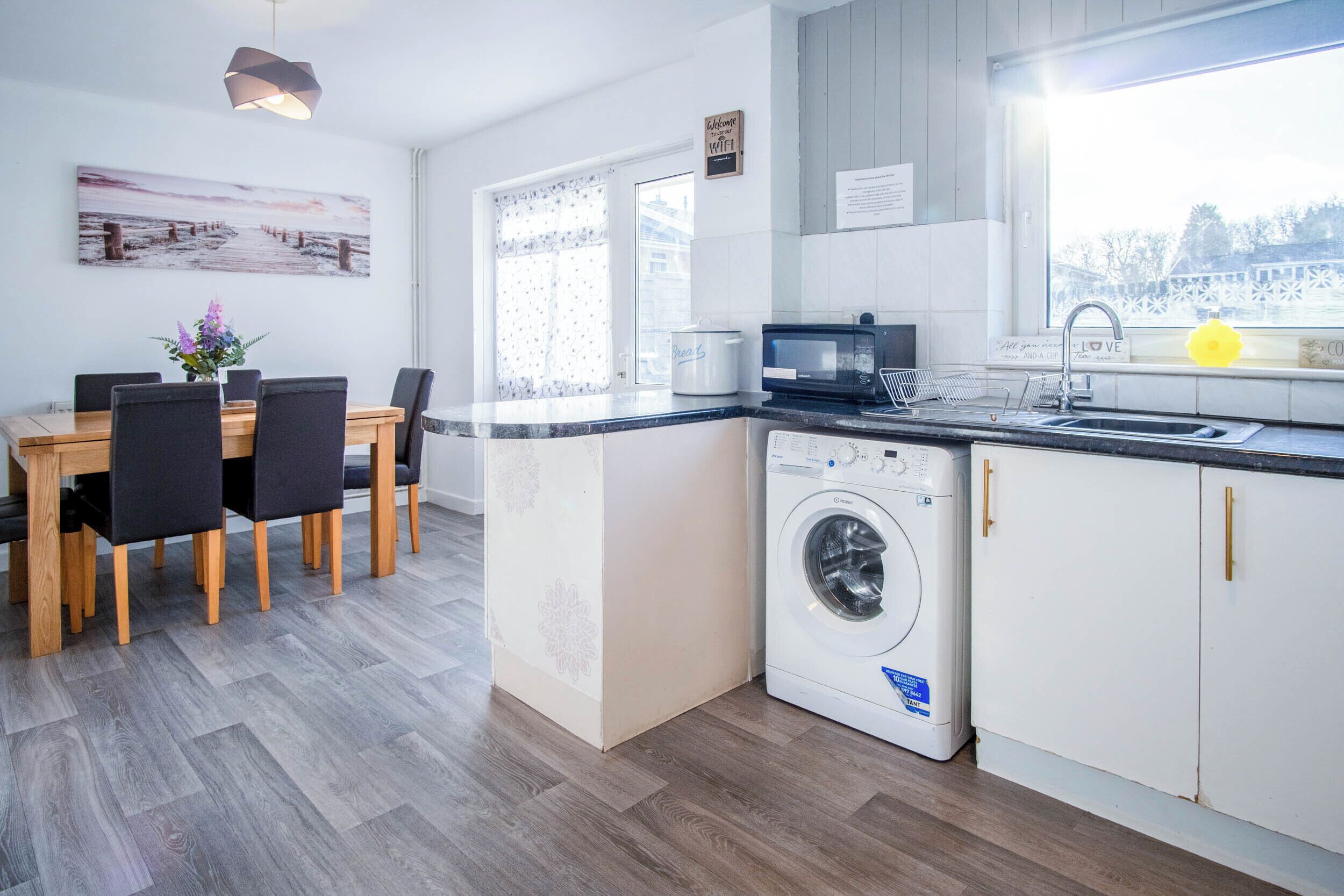 House (3 Bedrooms) | Private kitchen | Microwave, oven