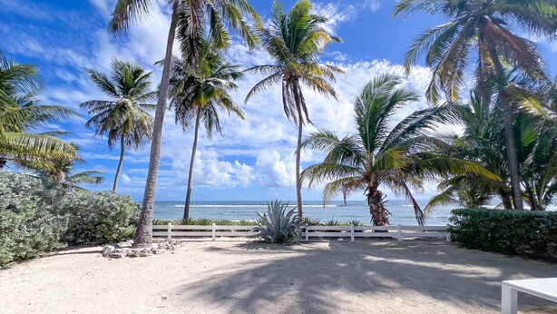 Property grounds - Villa Crystal Paradise – Beachfront Luxury at Raisins Clairs (Saint-François)