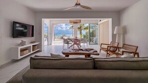Living area - Villa Crystal Paradise – Beachfront Luxury at Raisins Clairs (Saint-François)