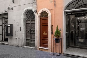 Exterior detail - Daplace - Arianna Apartment (Roma)