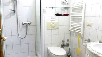 Ducha, secador de pelo, toallas