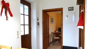 Dining - Haus Achterwiek – Apartment with Private Terrace (Wolgast)