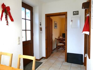 Dining - Haus Achterwiek – Apartment with Private Terrace (Wolgast)