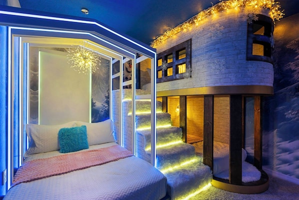 Travel crib, WiFi, bed sheets