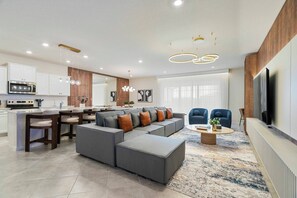 TV, video games - 10Bd Epic Vacation Home! Themed Rooms Windsor Cay (Clermont)
