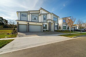 Exterior - Themed 15BR Mansion - Near Parks (Kissimmee)