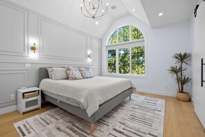 3 chambres, fer et planche à repasser, Wi-Fi, draps fournis