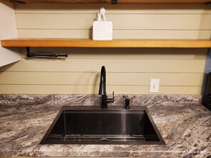 Private kitchen - 1 Bedroom Home with Central AC and Stainless Appliances in Bradenton (Bradenton)