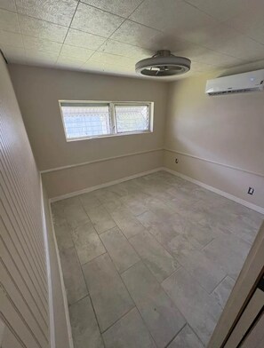 Interior - 1 Bedroom Home with Central AC and Stainless Appliances in Bradenton (Bradenton)