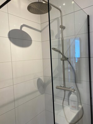 Shower, hair dryer, towels - Cosy apartment #4 in Historic Abbey (Cadier en Keer)