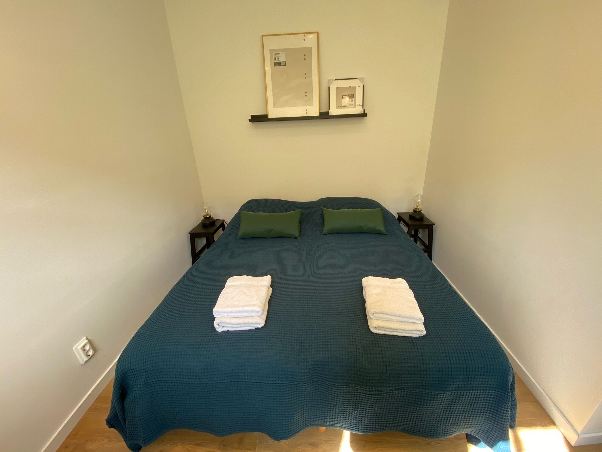 Free WiFi, bed sheets