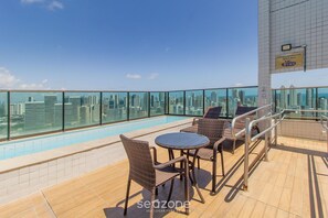 Apartemen Basic | Kolam renang | Kolam renang outdoor