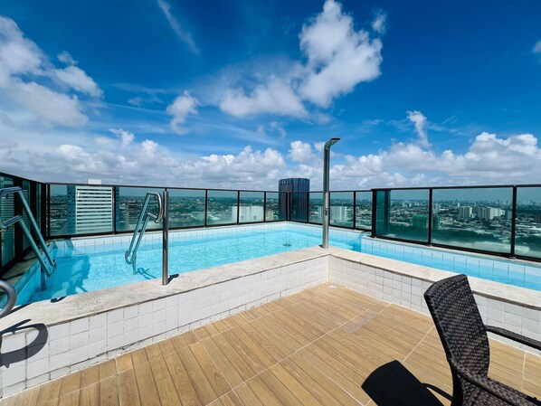 基础公寓 | 泳池 | 室外游泳池