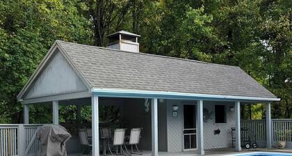 Large Villa: 5 Beds, 3 Baths, Firepit, Cozy Stay