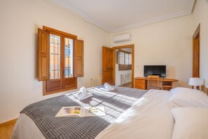 4 habitaciones, escritorio, tabla de planchar con plancha y wifi gratis 