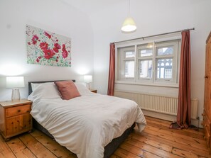 4 bedrooms, individually decorated, individually furnished, free WiFi - The Old School House (Windsor)