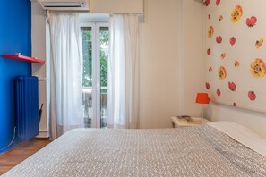 2 bedrooms, iron/ironing board, WiFi, bed sheets - By lycabettus in the city-heart close to acropolis (Αθήνα)