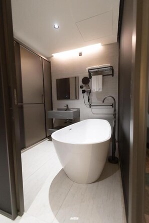 Double Room | Bathroom | Slippers - Golden New Al-Adl (Abha)