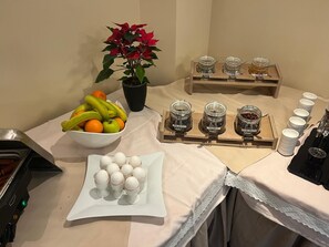 Free daily continental breakfast - Classic Inn By Radacini (Brasov)