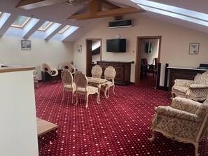 Deluxe Suite, Mountain View | Living area - Classic Inn By Radacini (Brasov)