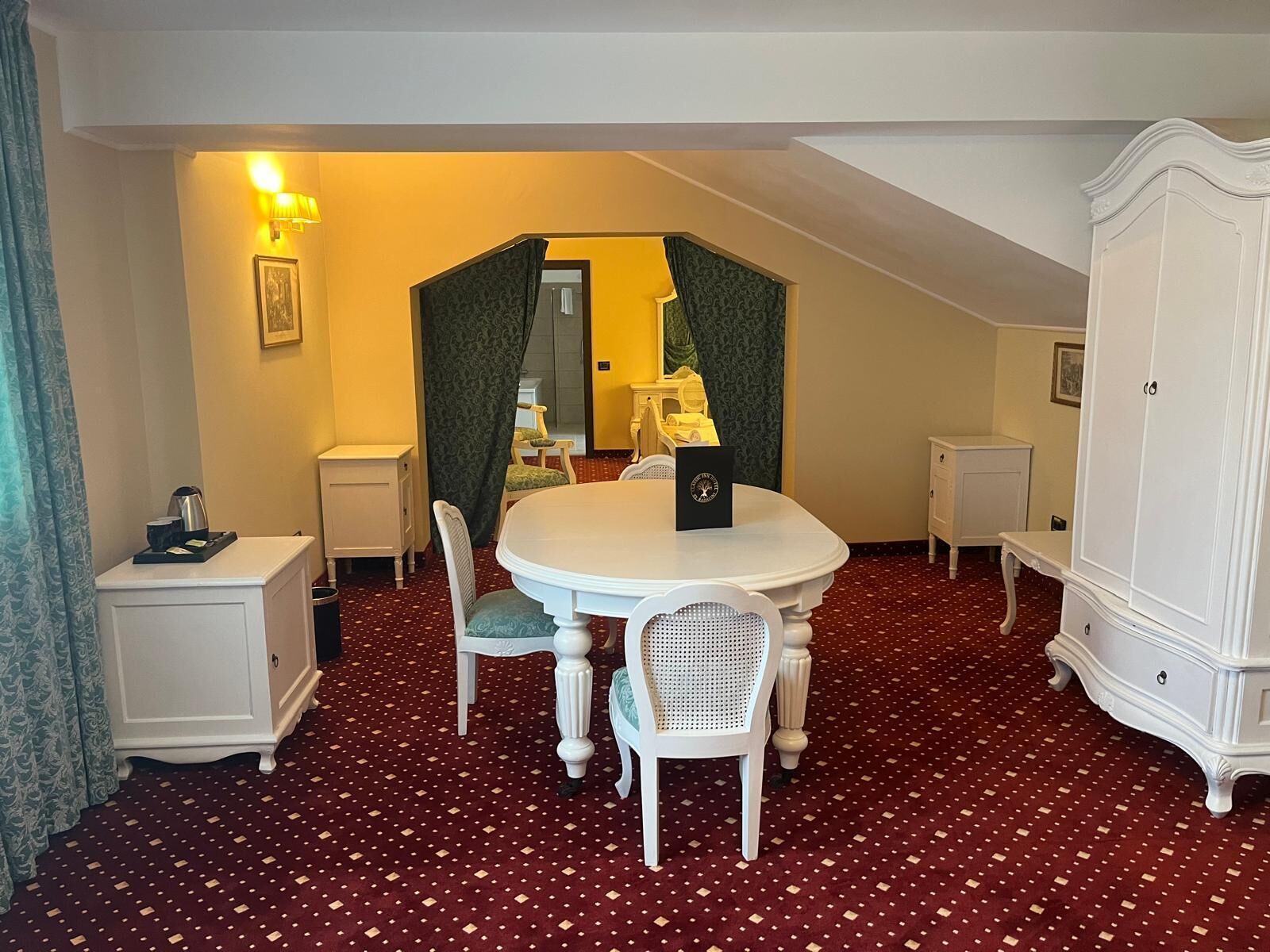 Deluxe Studio Suite | Desk, free WiFi