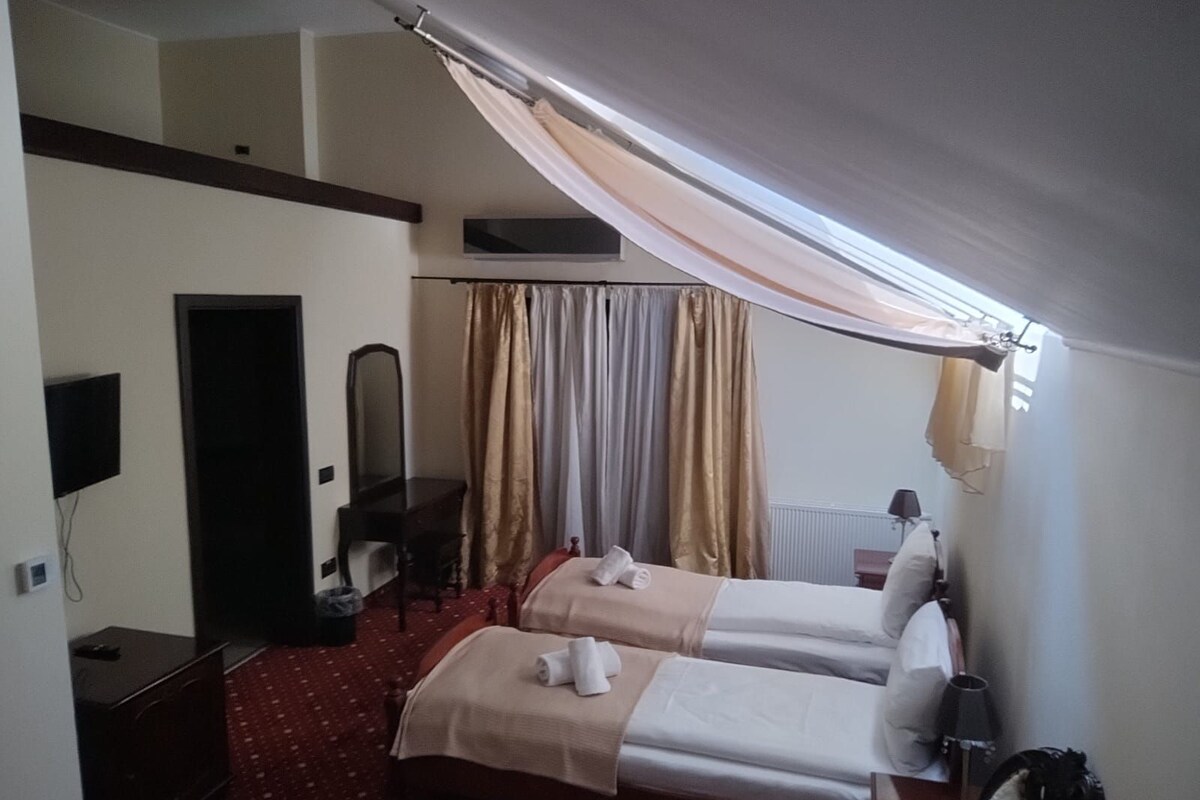 Economy Double Room | Desk, soundproofing, WiFi (free)