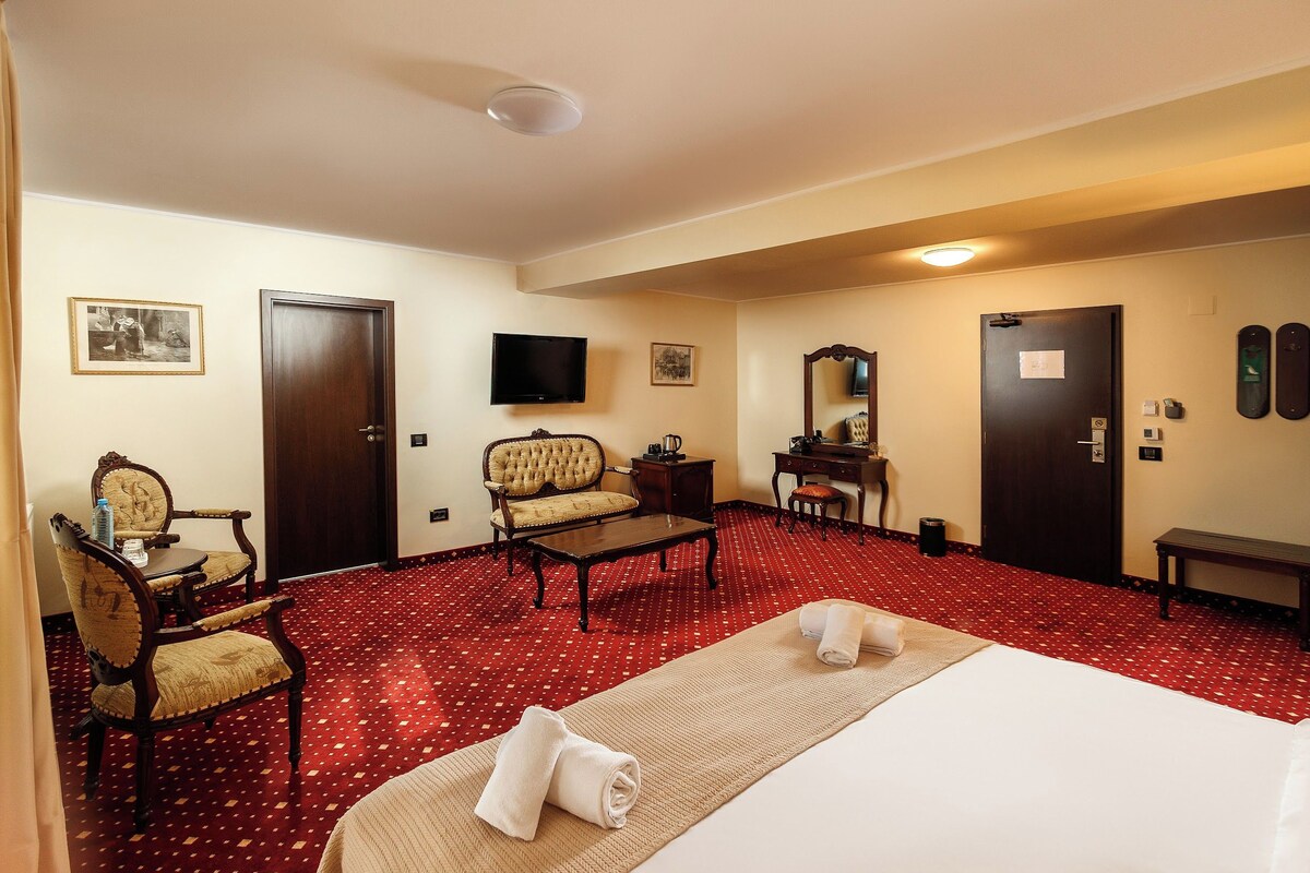 Deluxe Double Room | Desk, soundproofing, WiFi (free)