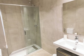 Shower, hair dryer, towels, toilet paper - Cozy apartment in Málaga, city of Picasso (Málaga)